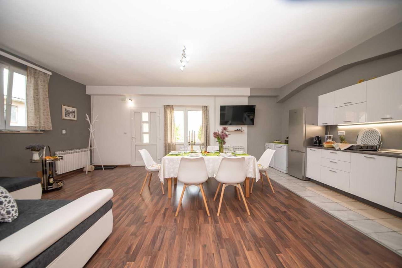 Apartman Mjeda คาสตาฟ ภายนอก รูปภาพ