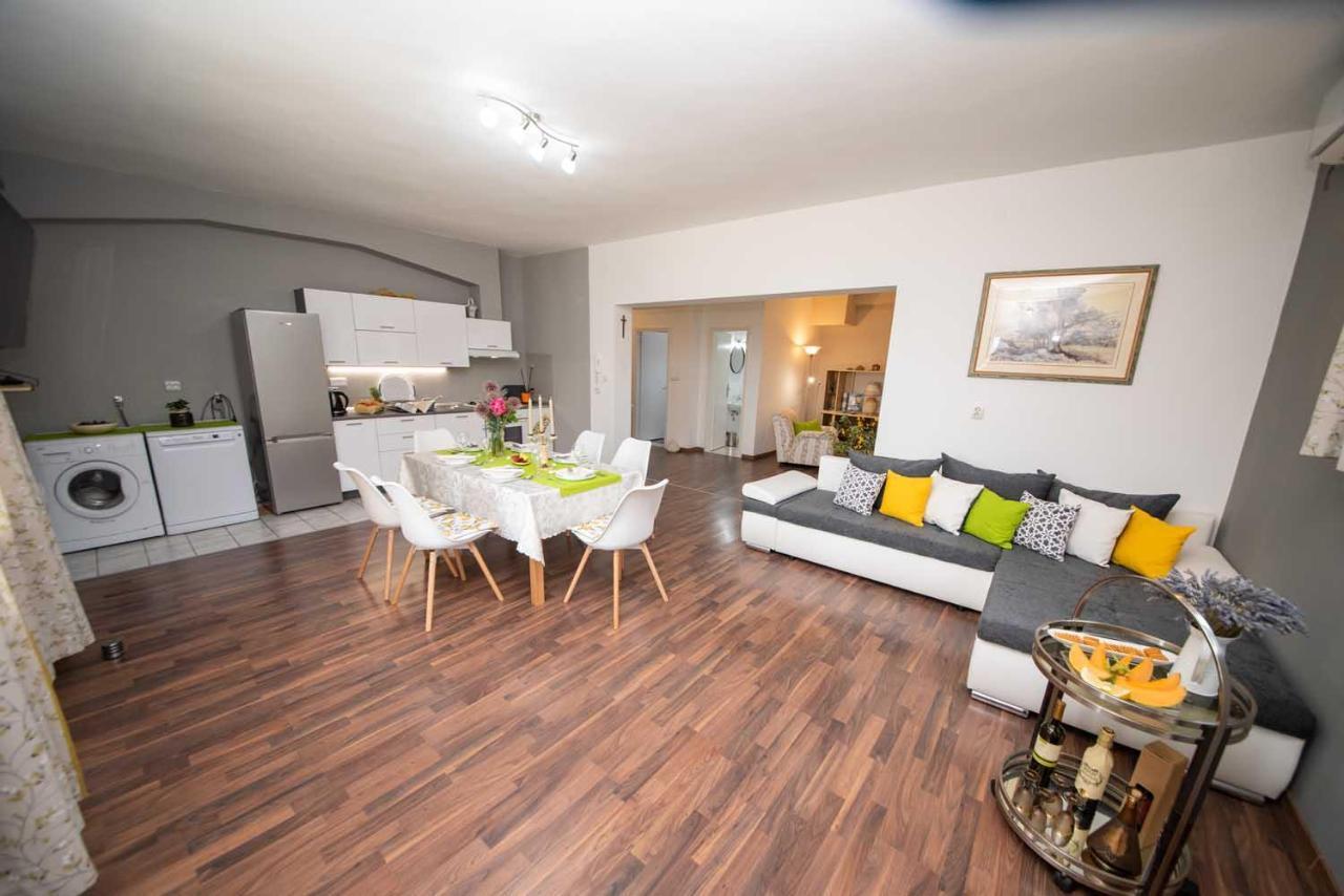Apartman Mjeda คาสตาฟ ภายนอก รูปภาพ